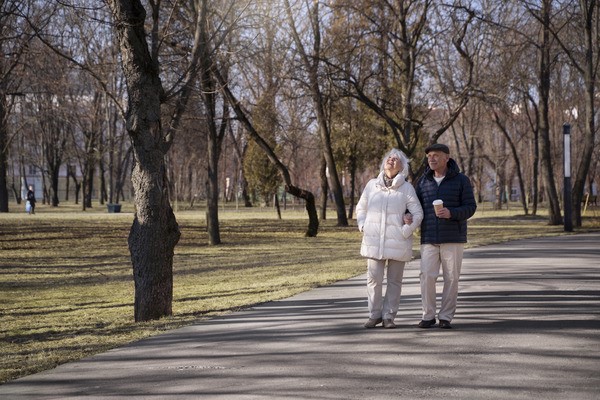 Old couple enjoying retirement in Canada